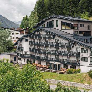 ARPURIA | hidden luxury mountain home
